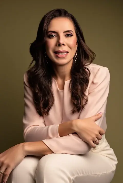 Dra. Lauren Morais — Dermatologista em Curitiba